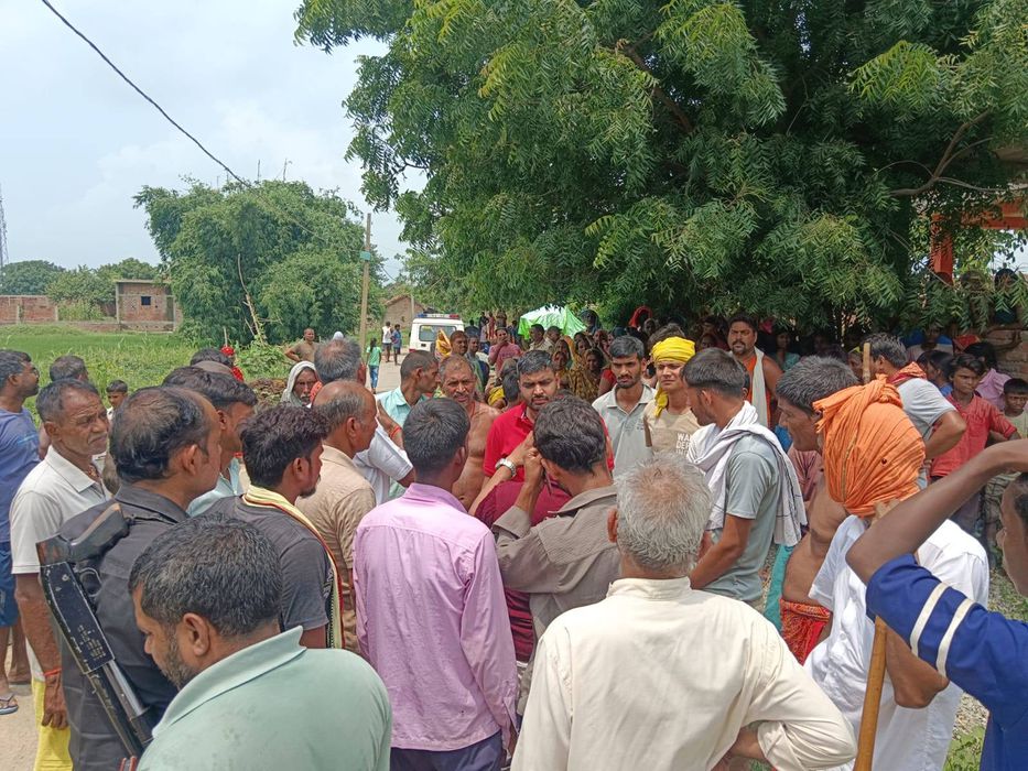 -भभुआ के देनवा गाँव सिवाना मे स्थित ग्राम वरना प्रखंड के पिता ददन बिन्द के 22 वर्षीय पुत्र राम अवतार