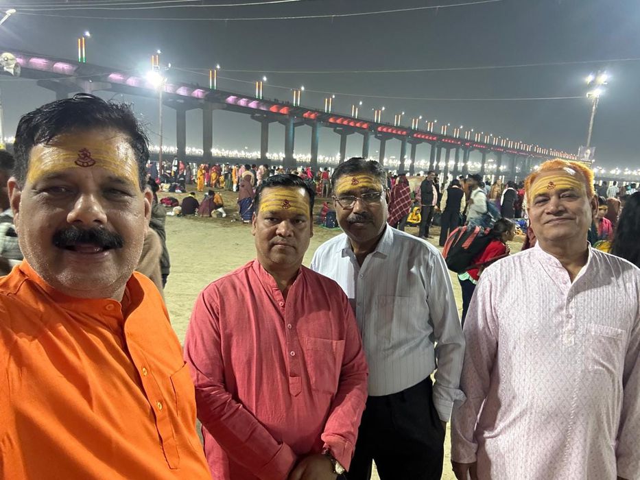 -“मन को कर प्रथम शुद्ध पावन, डुबकी लगाए जब भौतिक तन, आभासित हो तब पावनता, म
