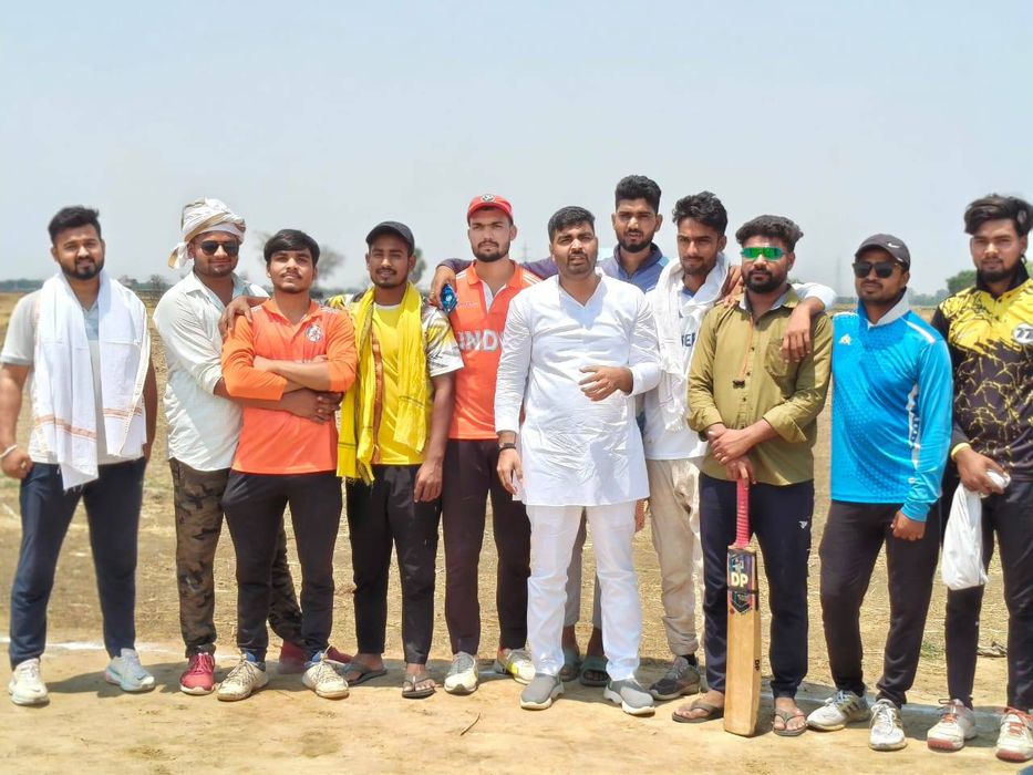 -डबढ़िया क्रिकेट प्रीमियर लीग का उद्घाटन जिला परिषद सदस्य विकास सिंह उर्फ लल्लू पटेल जी द्वारा किया 