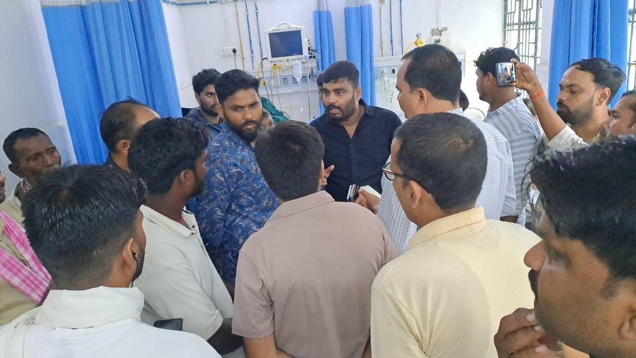 -बच्चों ने एक दूसरे को दौड़ा-दौड़ा कर पीटा, जिप सदस्य विकास सिंह जी ने इस बात की निंदा करते हुए कार्र