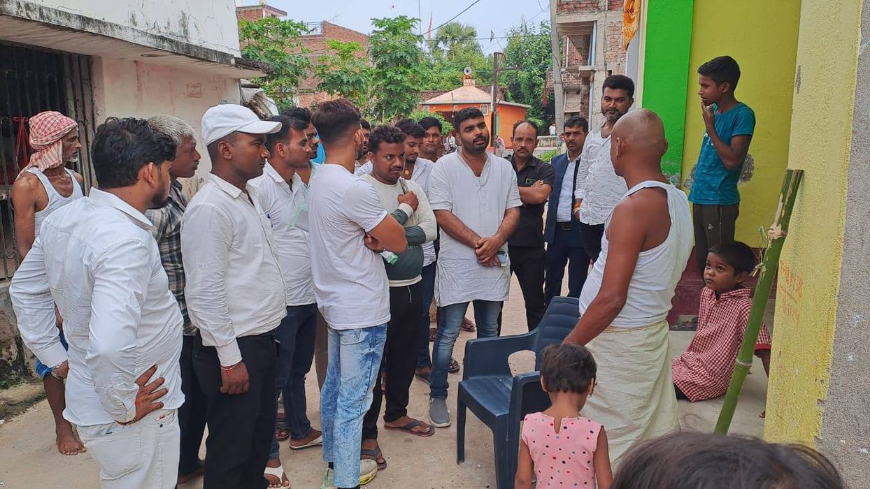 -भभुआ जिला परिषद सदस्य विकास सिंह उर्फ लल्लु पटेल जी ने बताया कि रामपुर प्रखंड के सबार गांव के 24 वर