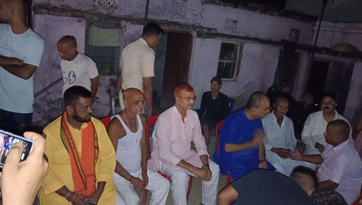 -दरौली के भाजपा नेता मनोज राम जी ने बताया कि दिनांक 18 सितंबर को सिवान शहर के शिवाजी तिवारी की किसी 
