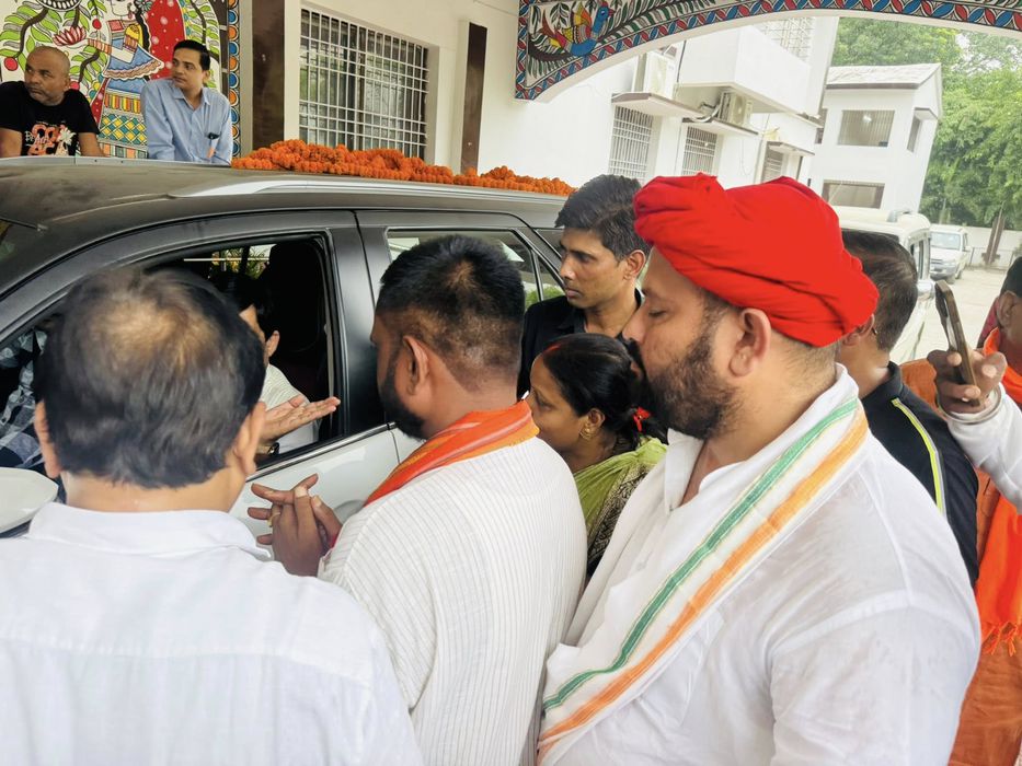 -विधानसभा क्षेत्र के भावी विधायक भाजपा प्रत्याशी मनोज कुमार राम जी ने बताया कि आज सिवान पहुंचने पर भ