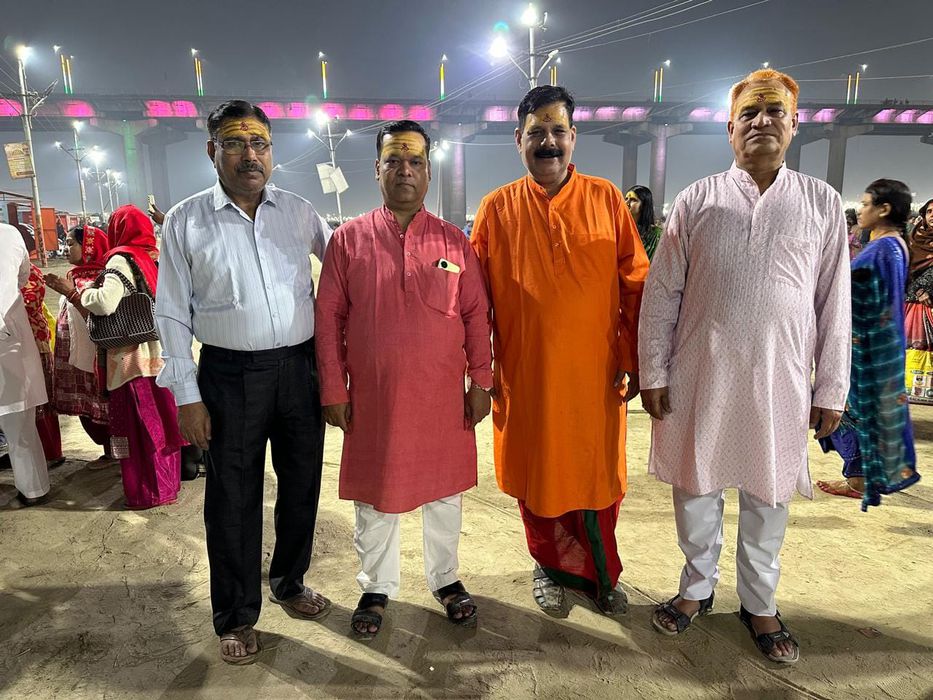 -“मन को कर प्रथम शुद्ध पावन, डुबकी लगाए जब भौतिक तन, आभासित हो तब पावनता, म