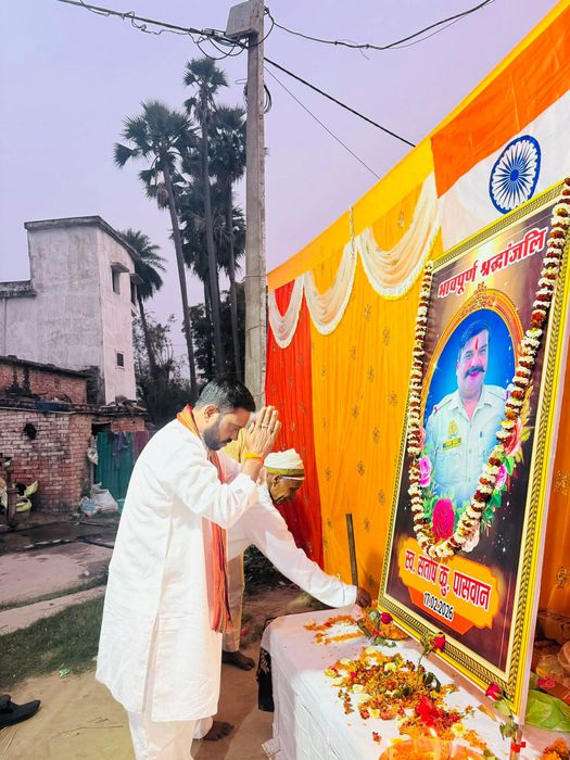 -दरौली विधानसभा क्षेत्र के ग्राम संसराव निवासी स्वर्गीय श्री संतोष पासवान जी, जो उत्तर प्रदेश के गोर