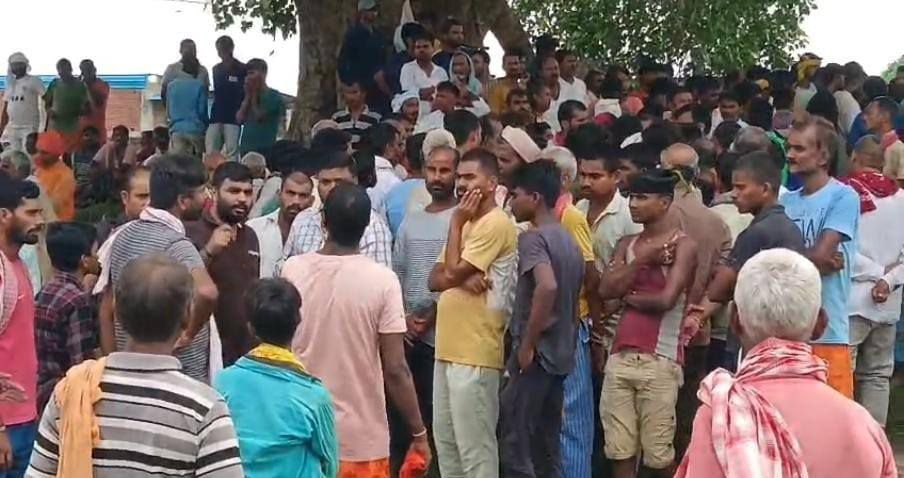 -भभुआ कैमूर में कोलकाता क्रिकेट एसोसिएशन एकेडमी में खेल कूद करने वाले युवक की संदिग्ध हालात में मौत 