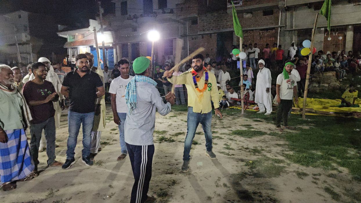 -भभुआ प्रखंड के मोकरी गाँव मे मुहर्रम के तीजा के अवसर पर आयोजित पारम्परिक खेलकूद कार्यक्रम का भभुआ ज