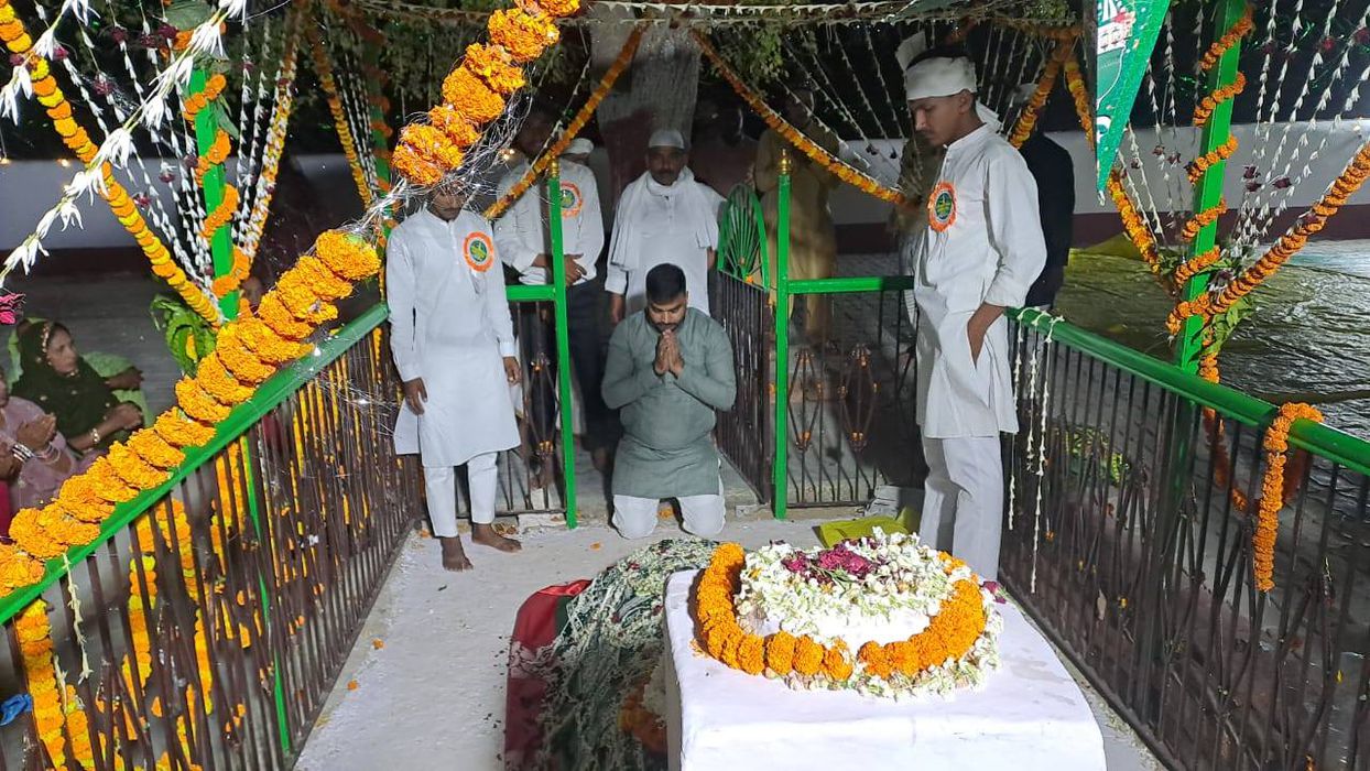 -भभुआ प्रखंड के पलका गांव में भूलन शाह शहीद के मजार पर उर्स के मौके पर जलसा का आयोजन हुआ जहाँ कार्यक