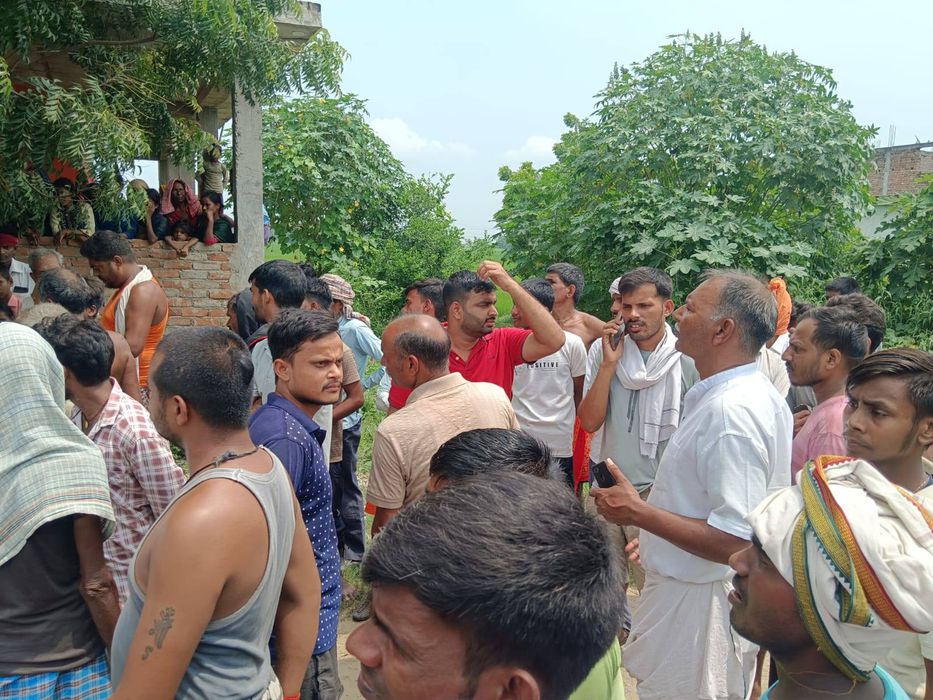 -भभुआ के देनवा गाँव सिवाना मे स्थित ग्राम वरना प्रखंड के पिता ददन बिन्द के 22 वर्षीय पुत्र राम अवतार
