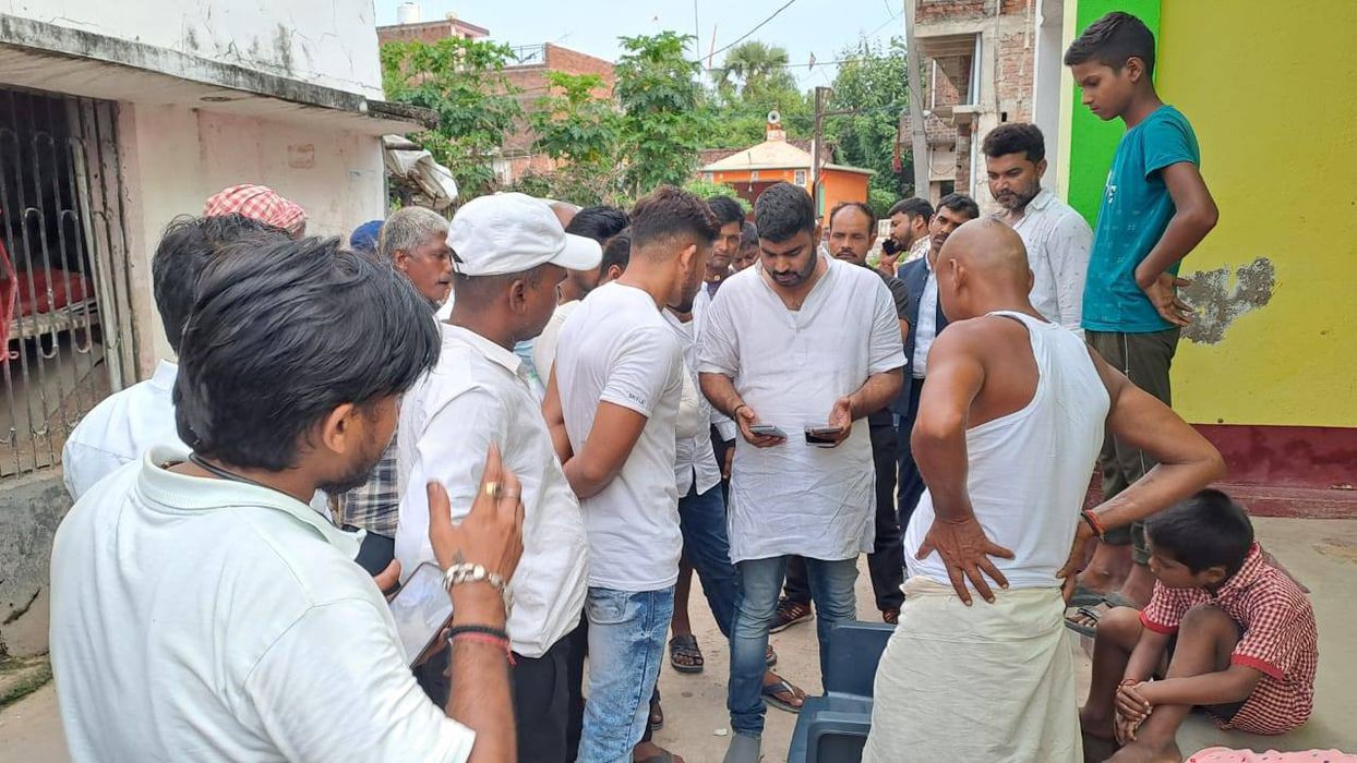 -भभुआ जिला परिषद सदस्य विकास सिंह उर्फ लल्लु पटेल जी ने बताया कि रामपुर प्रखंड के सबार गांव के 24 वर