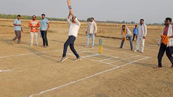 भभुआ जिला परिषद् विकास सिंह द्वारा आयोजित क्रिकेट टूर्नामेंट का फीता काटकर किया उद्घाटन