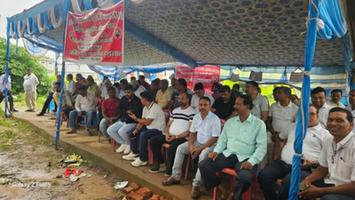 विकास सिंह- लिपिक कर्मचारी संघ द्वारा किया गया हड़ताल