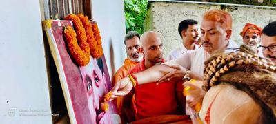 पंडित दीनदयाल उपाध्याय जी के जयंती के उपलक्ष्य में सफाई कार्यक्रम, पौधारोपण एवं पुष्पांजलि कार्यक्रम का हुआ आयोजन