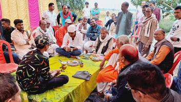 विकास सिंह-  महुअत पंचायत के लीलापुर गांव में मोहित सिंह के भाई की बरीक्षा मे हुए शामिल