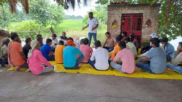 विकास सिंह जी ने हर एक बूथ के लोगो के साथ बैठक कर मतदाता सूची से मिलाया नाम
