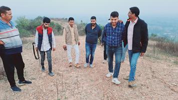 विकास सिंह - आगामी 8 मार्च शिवरात्रि मेले के लिए गांव के ग्रामीण कमेटी के सदस्यों के साथ पूरे बड़वा पहाड़ी का किया निरिक्षण