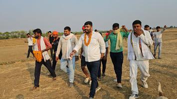 भभुआ जिला परिषद् विकास सिंह द्वारा आयोजित क्रिकेट टूर्नामेंट का फीता काटकर किया उद्घाटन