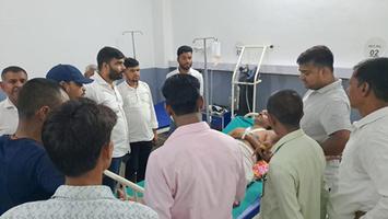 विकास सिंह- सोनहन गाँव के शिक्षक बृजेश सिंह व पुत्र अर्शदीप हुए घायल, रास्ते में पुत्र अर्शदीप की हुई मौत