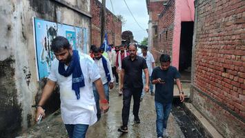 बारिश में भीगता जनसैलाब और अटूट समर्थन मिव पंचायत का विकास सिंह जी ने किया  धन्यवाद