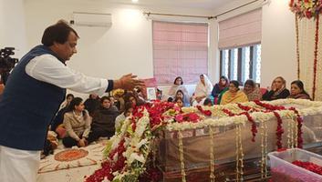 संजय  कुमार- युवा जदयू राष्ट्रीय अध्यक्ष श्री शरद यादव जी के पार्थिव शरीर के अंतिम दर्शन कर दी श्रद्धांजलि
