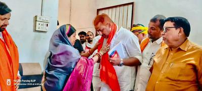 पंडित दीनदयाल उपाध्याय जी के जयंती के उपलक्ष्य में सफाई कार्यक्रम, पौधारोपण एवं पुष्पांजलि कार्यक्रम का हुआ आयोजन