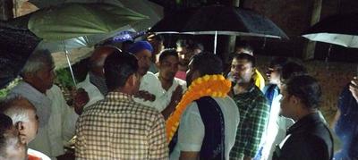बारिश में भीगता जनसैलाब और अटूट समर्थन मिव पंचायत का विकास सिंह जी ने किया  धन्यवाद