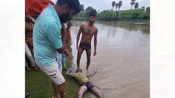 विकास सिंह- रामपुर प्रखंड के सबार गांव के 24 वर्षीय कृष्णा शर्मा की नदी में डूबकर हुई मौत