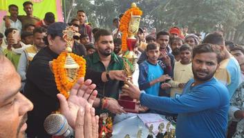 विकास सिंह- कैमूर जिला के चैनपुर प्रखंड क्षेत्र के तकिया गाँव में क्रिकेट टूर्नामेंट का किया गया आयोजन