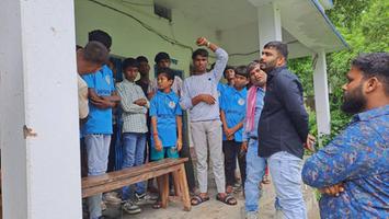 विकास सिंह- खेल प्रतियोगिता के बाद दो गुट स्कूली बच्चों में हुई मारपीट, दर्जनों बच्चे हुए घायल
