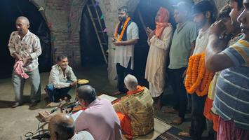 बारिश में भीगता जनसैलाब और अटूट समर्थन मिव पंचायत का विकास सिंह जी ने किया  धन्यवाद