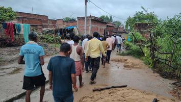 बारिश में भीगता जनसैलाब और अटूट समर्थन मिव पंचायत का विकास सिंह जी ने किया  धन्यवाद