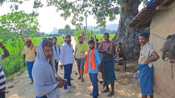 विकास सिंह- बाढ़ प्रभावित क्षेत्र का दौरा कर जाना ग्रामवासियों का हाल