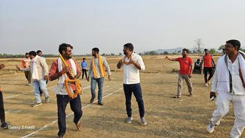 भभुआ जिला परिषद् विकास सिंह द्वारा आयोजित क्रिकेट टूर्नामेंट का फीता काटकर किया उद्घाटन
