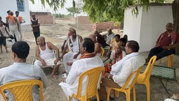 विश्वनाथ राम - कोंच गाँव में मार्कण्डेय मिश्र जी के पुत्र की श्राद्ध क्रिया में सहभागिता