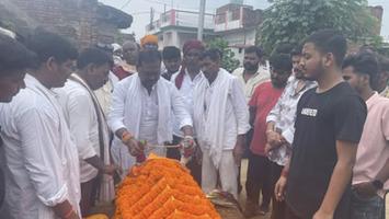 विश्वनाथ राम - बड़े भाई जी की अंतिम यात्रा में शामिल होकर दी श्रद्धांजलि