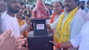 विश्वनाथ राम  - छत्तुपुर गांव में क्रिकेट प्रतियोगिता का भव्य उद्घाटन एवं पुरस्कार वितरण समारोह
