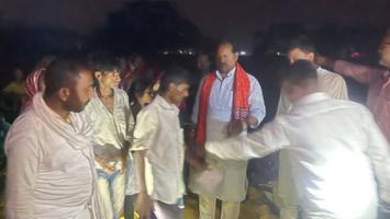 विश्वनाथ राम  - अमरपुर गांव में आगलगी की घटना, गरीब परिवार की मदद