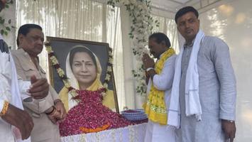 विश्वनाथ राम - बलिया के मनीयर में कमलेश कुमार सिंह जी की पत्नी की श्रद्धांजलि सभा में सहभागिता