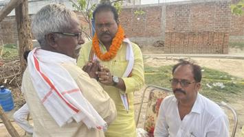 विश्वनाथ राम  - अकबरपुर में काशी चौहान जी के नाती की बरही में शामिल होकर श्रद्धांजलि अर्पित की