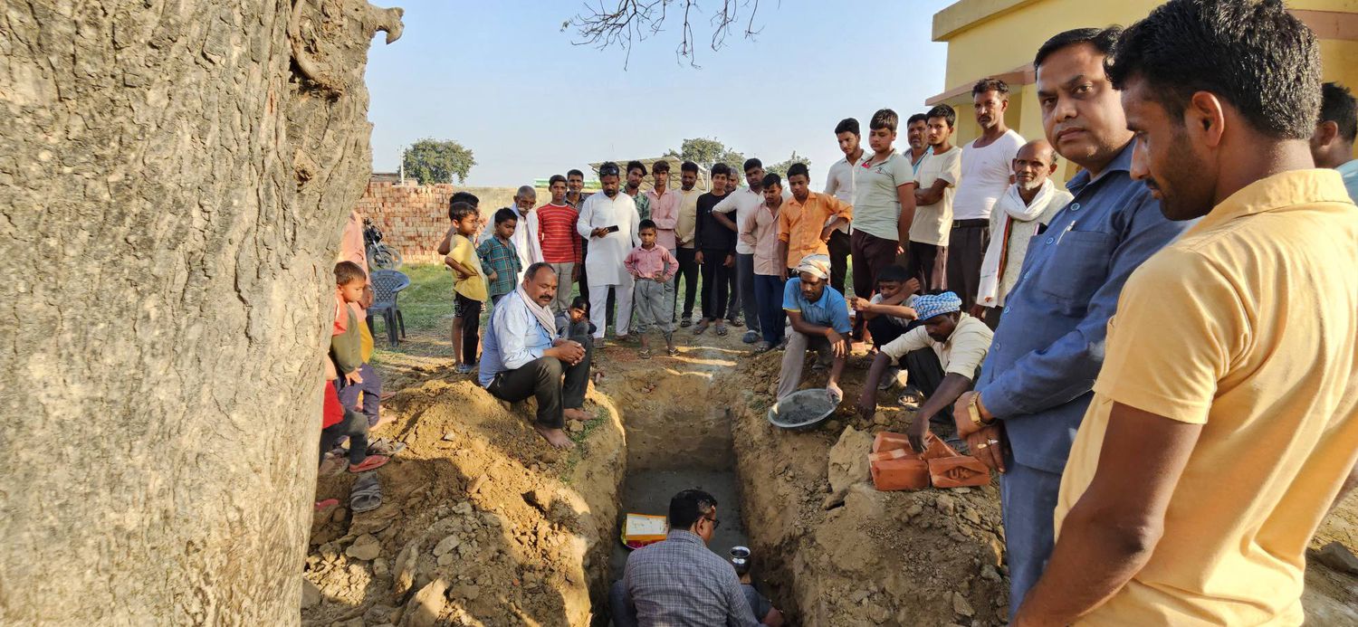 -बदायूं जनपद के विकास खण्ड अम्बियापुर अंतर्गत ग्राम फकीराबाद में सामुदायिक उपयोग के लिए बनने वाले बा