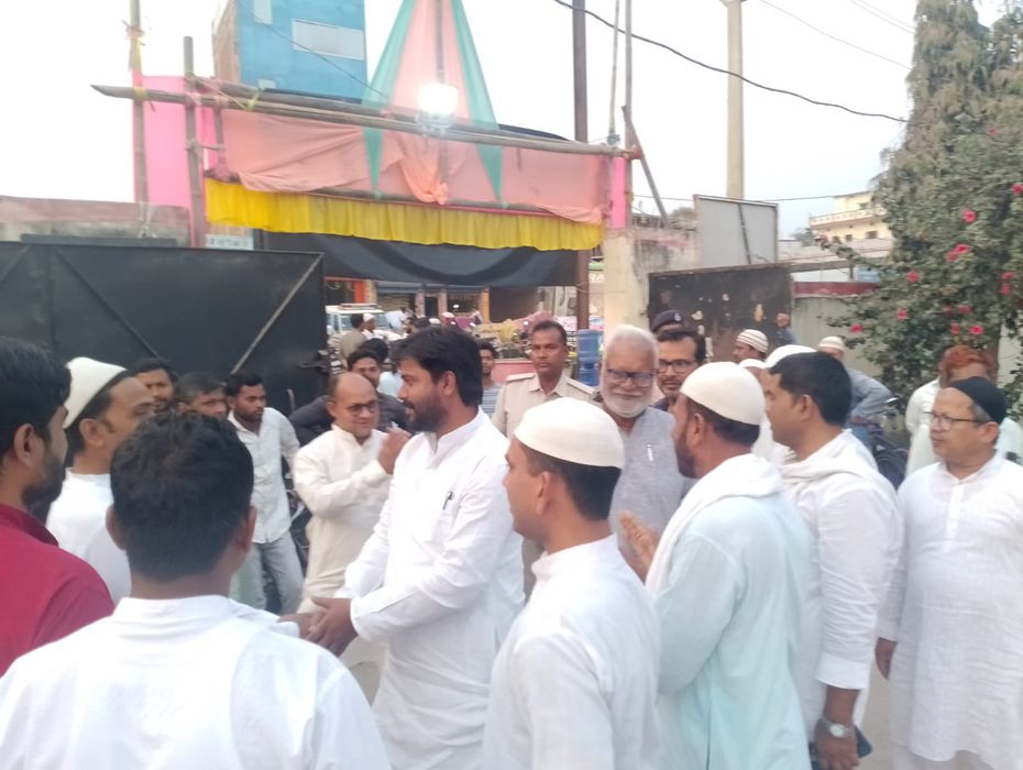 -पालीगंज में नौजवान कमिटी द्वारा आयोजित दावत-ए-इफ्तार कार्यक्रम में पालीगंज के विधायक संदीप सौरव शाम