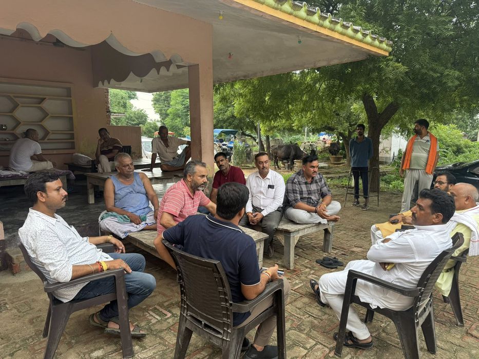 -पूर्व विधानसभा प्रत्याशी सकलडीहा के राजनेता सूर्यमुनि तिवारी जी ने बताया कि आज विधानसभा सैयदराजा अं