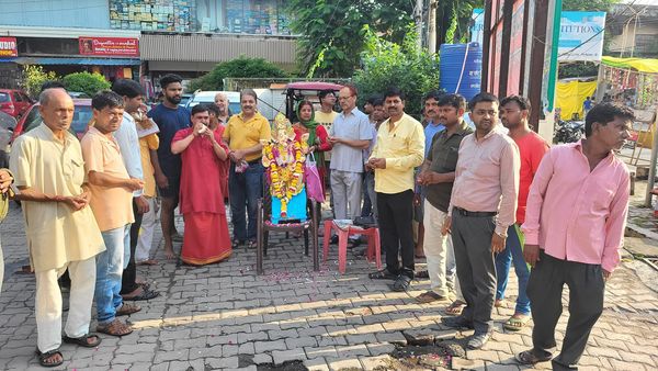 -गणपति बप्पा मोरयाश्री बाला जी शक्ति पीठ भूतनाथ इंदिरानगर लखनऊ में आज गणपति पधारे जिसमे माननीय दिलीप