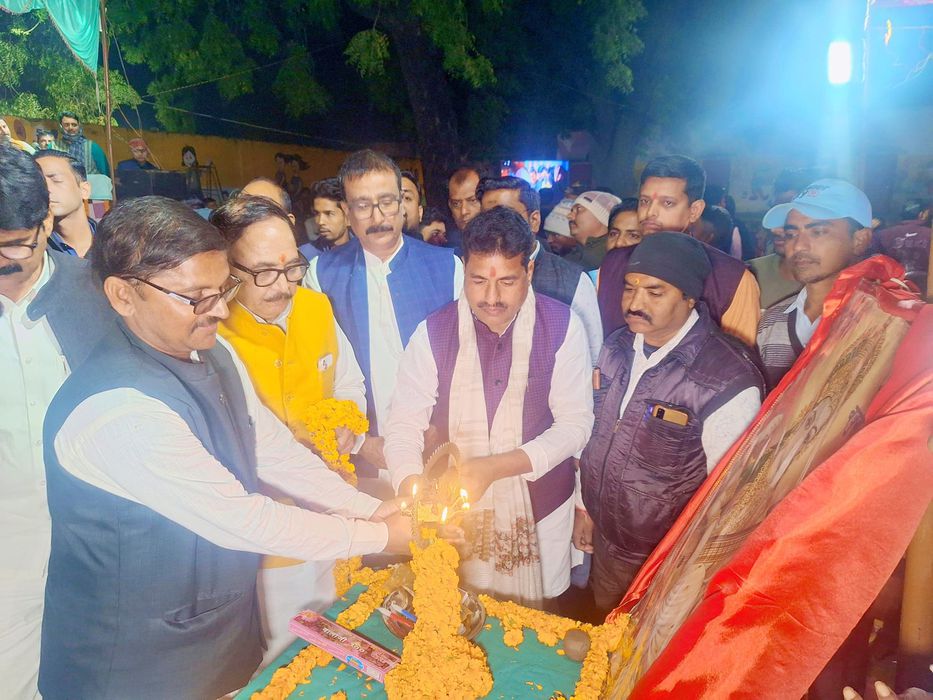-  पूर्व विधानसभा प्रत्याशी भारतीय जनता पार्टी विधानसभा सकलडीहा चंदौली के नेता सूर्यमुनि तिवारी जी न