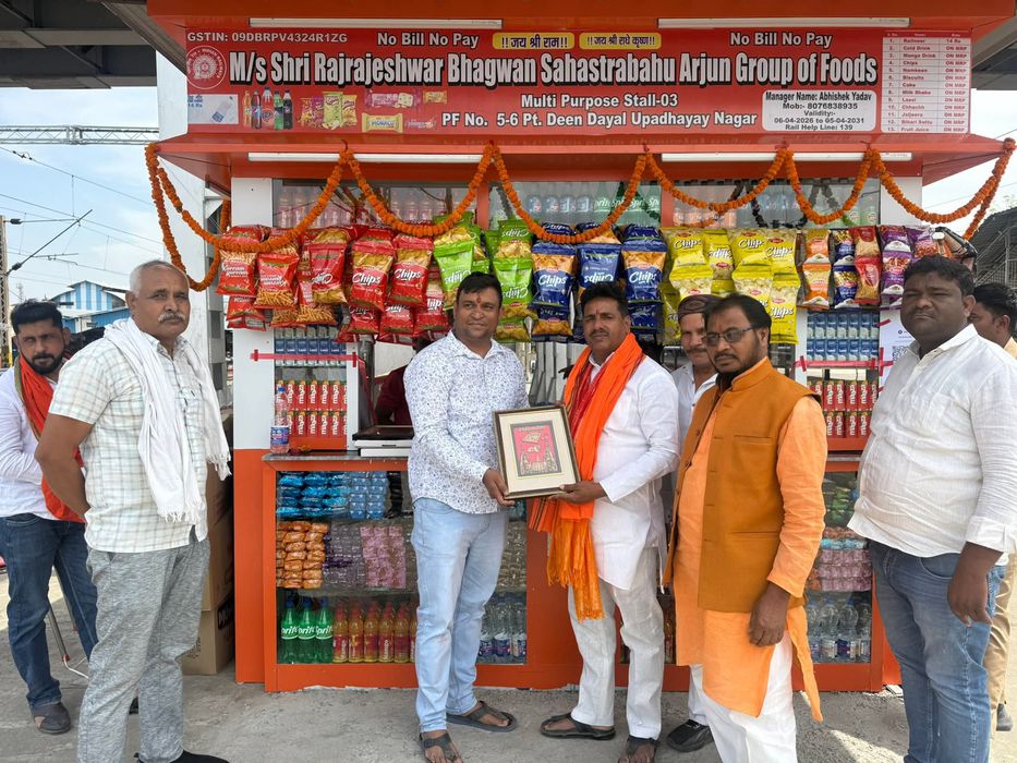 -जनसेवा की दिशा में एक और पहल करते हुए आज पं. दीनदयाल उपाध्याय नगर (मुगलसराय) रेलवे स्टेशन के प्लेटफ