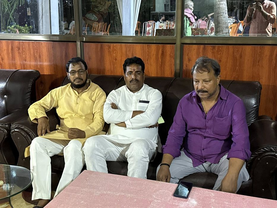 -पूर्व विधानसभा प्रत्याशी सकलडीहा के राजनेता सूर्यमुनि तिवारी जी ने बताया कि आज अपने गृह जनपद चन्दौल