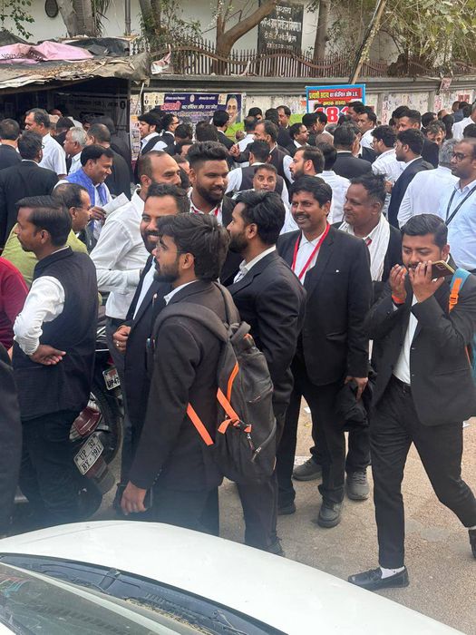 -बार काउंसिल ऑफ उत्तर प्रदेश के सदस्य पद के लिए वर्ष 2026 में आयोजित चुनाव में लखनऊ में 12 मार्च 202