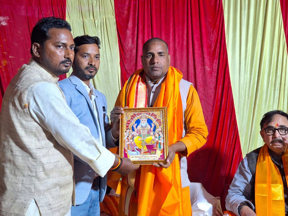 -चंदौली के जनसेवक सूर्यमुनि तिवारी जी ने बताया कि विधानसभा सकलडीहा के ग्राम सोनहुला चहनिया में विश्व