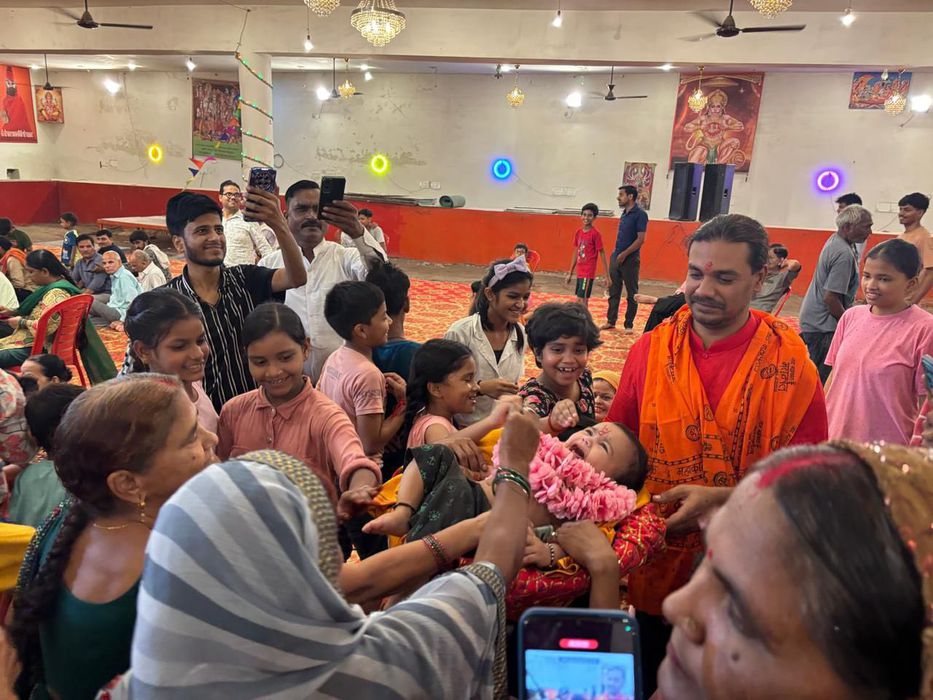 -कथा के चतुर्थ दिवस मंच पर भगवान श्रीकृष्ण जन्म एवं पूतनावध का सुंदर प्रदर्शन हुआ। लखनऊ भाद्रपद मास 