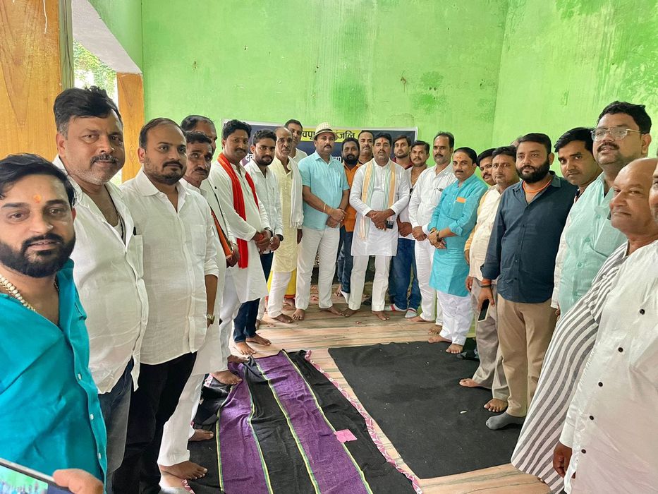 -पूर्व विधानसभा प्रत्याशी भारतीय जनता पार्टी के सूर्यमुनि तिवारी जी ने जनपद मुख्यालय चंदौली स्थित रा